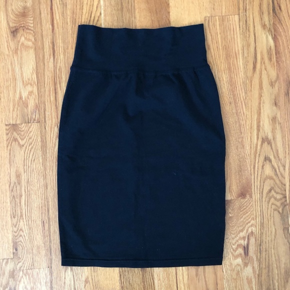 Wilfred Fitted Black Skirt - Picture 1 of 3